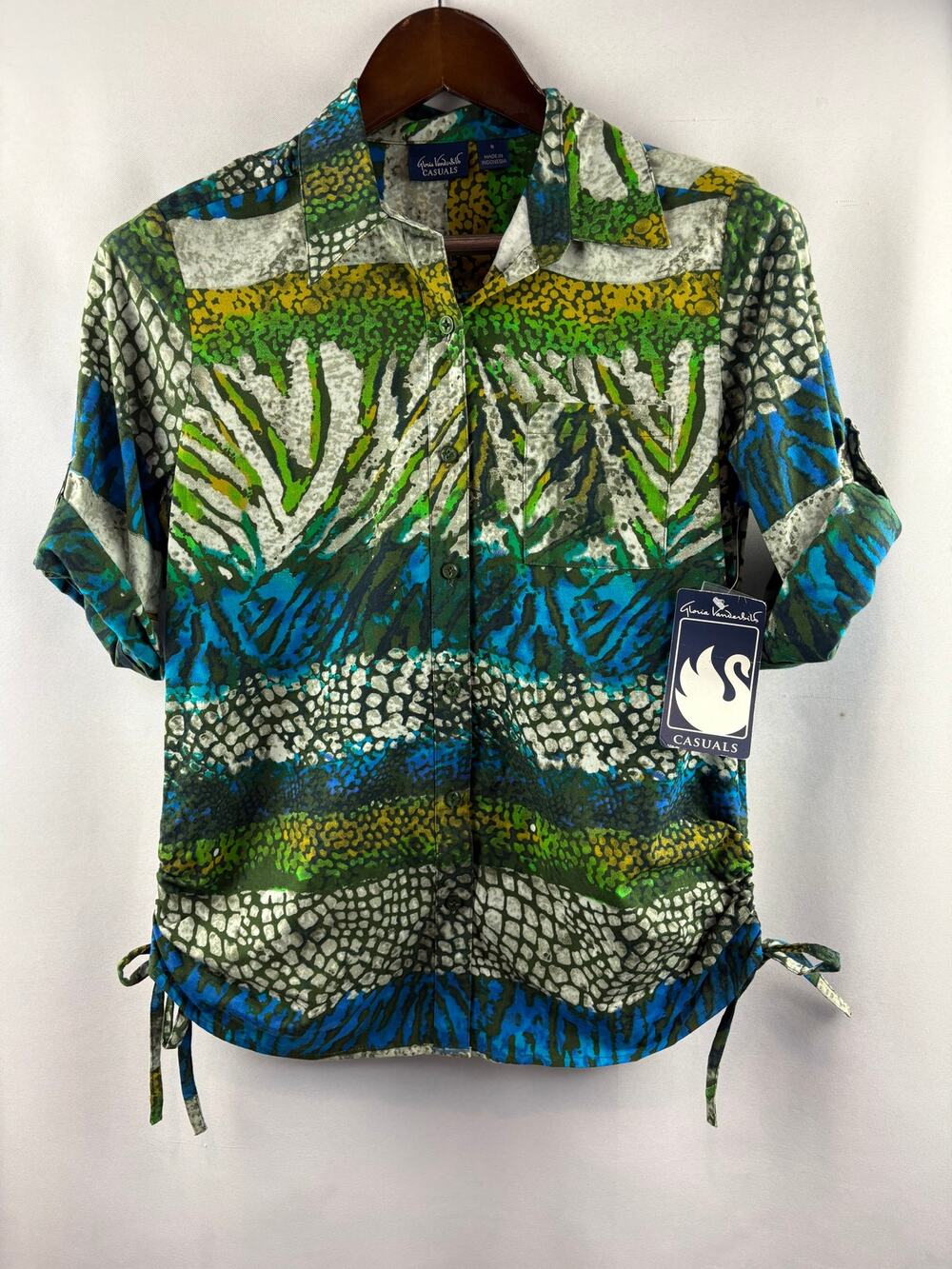 Women’s Gloria Vanderbilt Small Multicolored Patterned Button Up